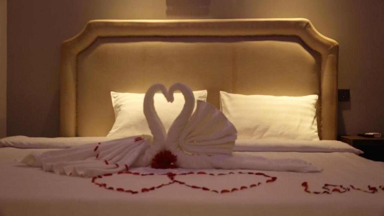 Sawadee Suorsdei Boutique Hotel Kampot Bagian luar foto