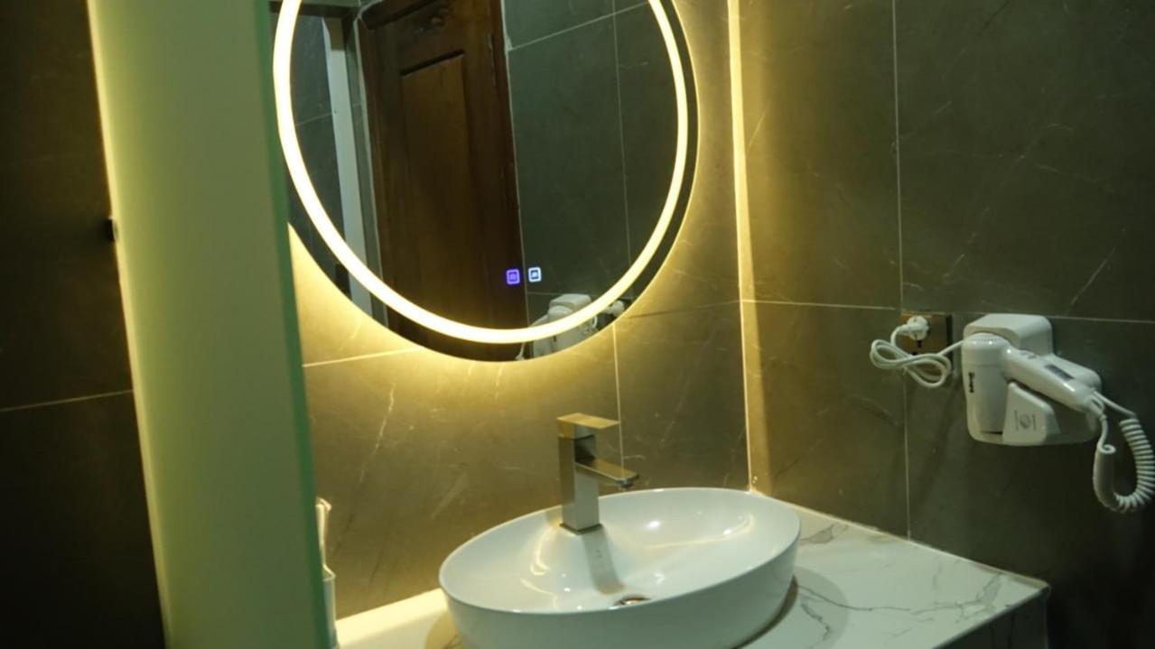 Sawadee Suorsdei Boutique Hotel Kampot Bagian luar foto
